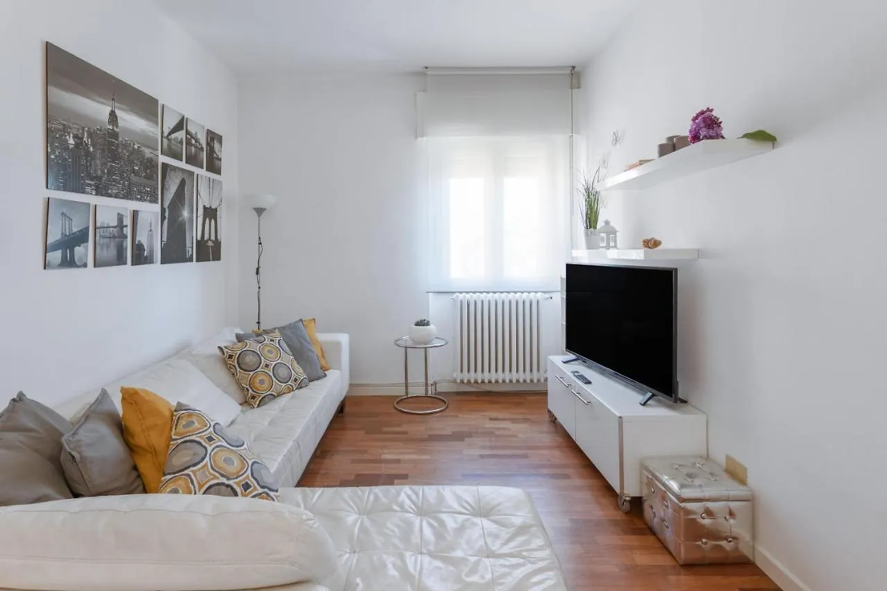 Casa Eleonora - Pavia - By Host4Uアパートメント 0*,  イタリア